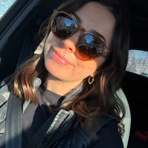 Meet your Posher, Carrie